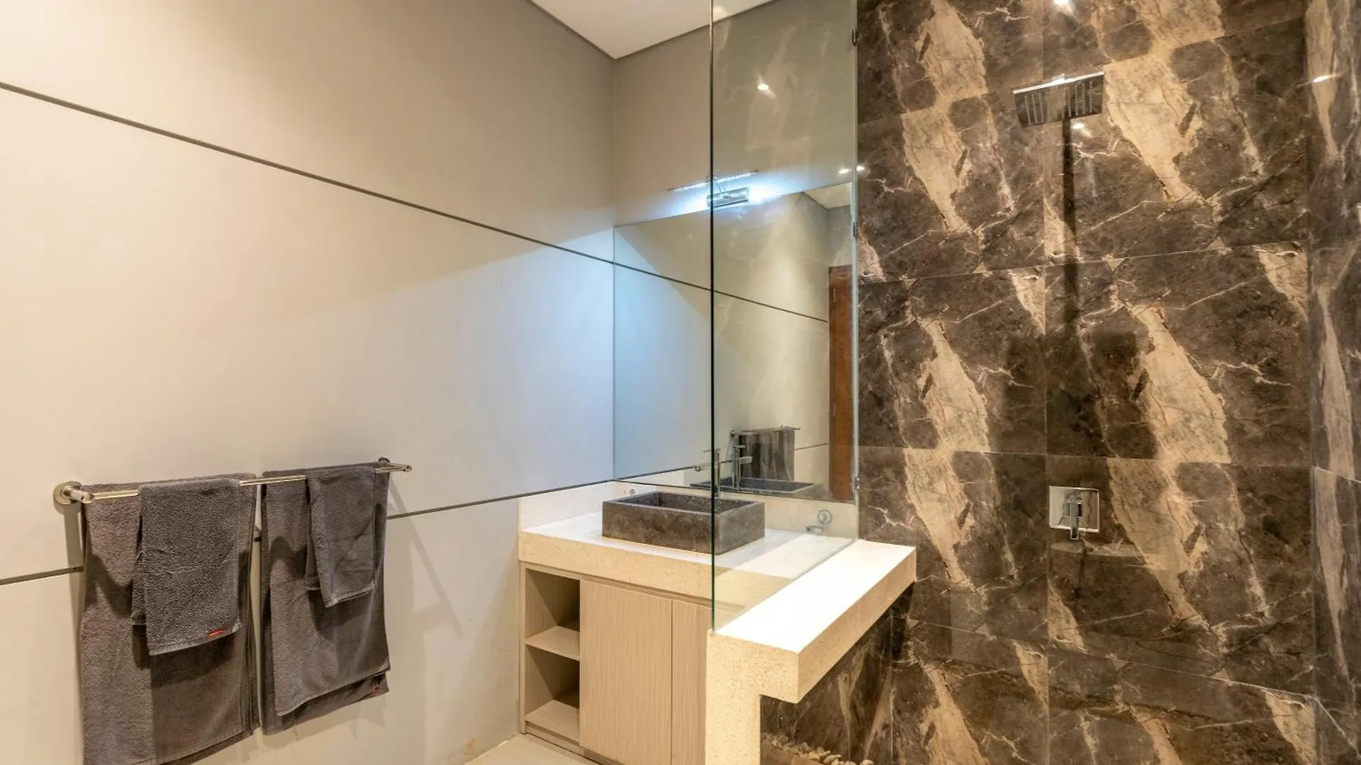 Villa Casey - New Private Villa With 2 Bedroom And Pool By Bali Executive Villa Kerobokan