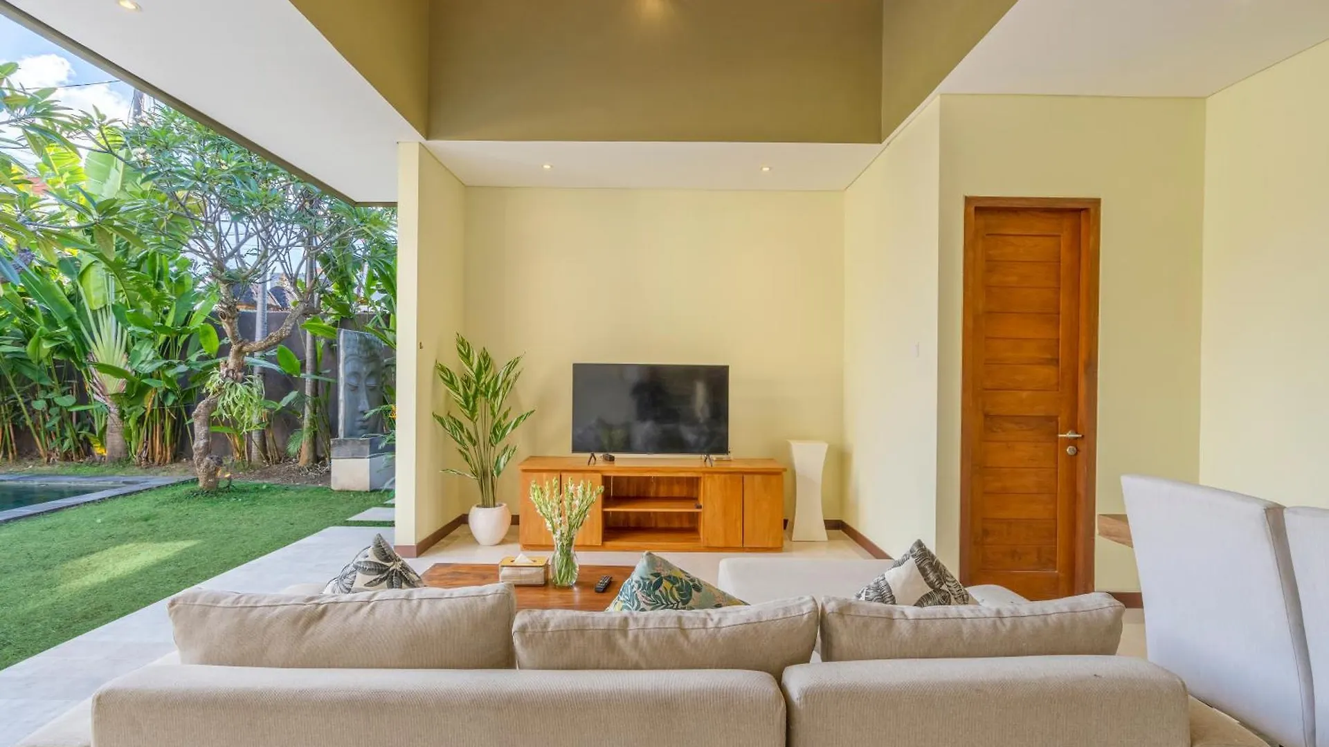 Villa Casey - New Private Villa With 2 Bedroom And Pool By Bali Executive Villa Kerobokan 0*,  Indonesia